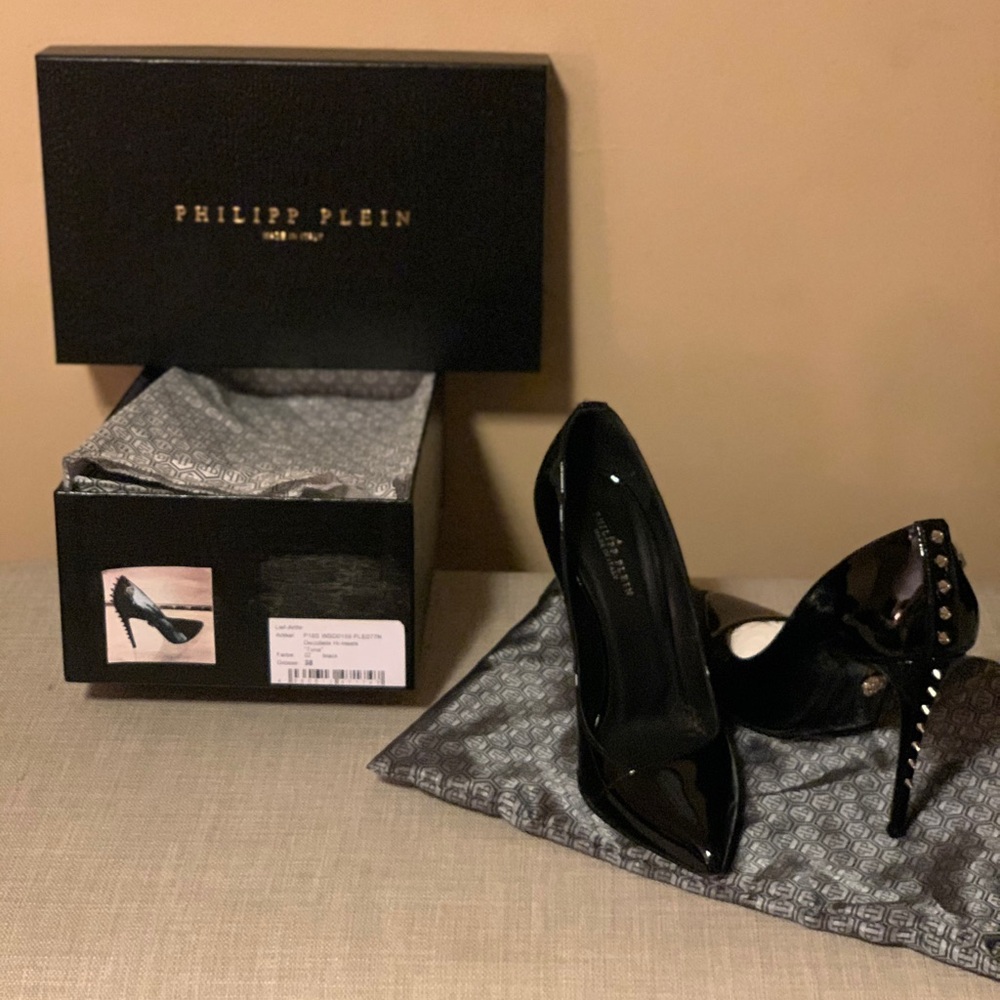 Phillip Plien Black spiked pumps